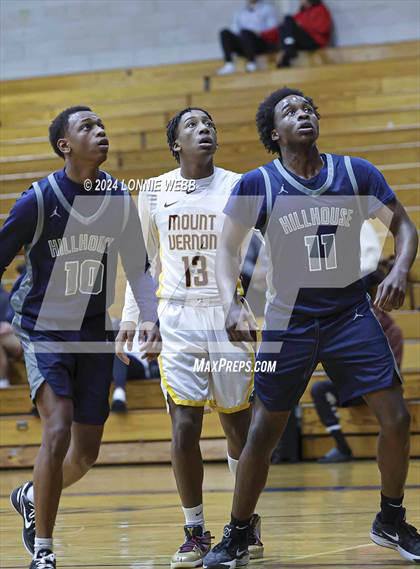 Thumbnail 2 in Mount Vernon vs Hillhouse (New York Holiday Invitational) photogallery.