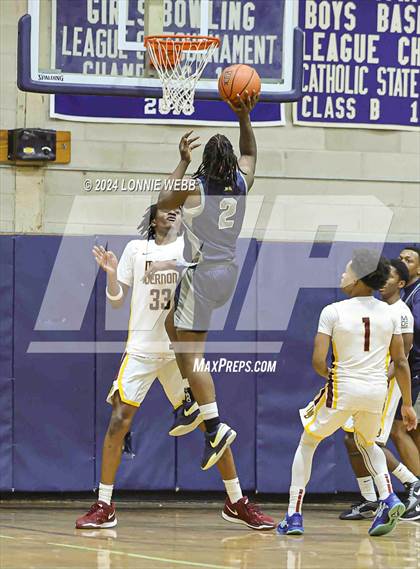 Thumbnail 3 in Mount Vernon vs Hillhouse (New York Holiday Invitational) photogallery.