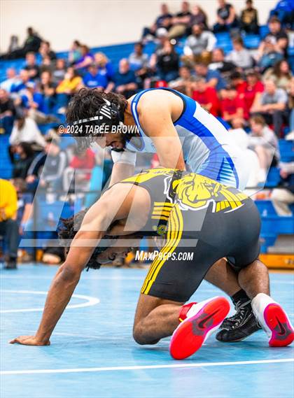 Thumbnail 1 in VHSL 6A Regional Semifinals  photogallery.