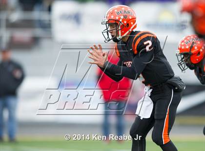 Thumbnail 3 in Bishop Guilfoyle vs. Clairton (PIAA Class A Final) photogallery.