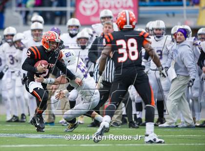 Thumbnail 3 in Bishop Guilfoyle vs. Clairton (PIAA Class A Final) photogallery.