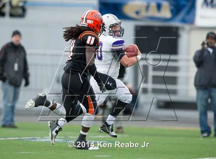 Thumbnail 2 in Bishop Guilfoyle vs. Clairton (PIAA Class A Final) photogallery.