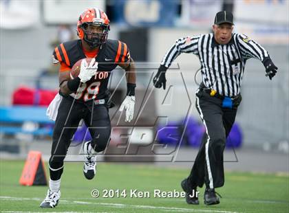 Thumbnail 3 in Bishop Guilfoyle vs. Clairton (PIAA Class A Final) photogallery.