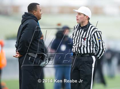 Thumbnail 3 in Bishop Guilfoyle vs. Clairton (PIAA Class A Final) photogallery.
