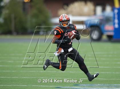Thumbnail 2 in Bishop Guilfoyle vs. Clairton (PIAA Class A Final) photogallery.