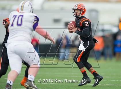 Thumbnail 3 in Bishop Guilfoyle vs. Clairton (PIAA Class A Final) photogallery.