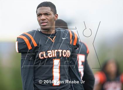 Thumbnail 3 in Bishop Guilfoyle vs. Clairton (PIAA Class A Final) photogallery.