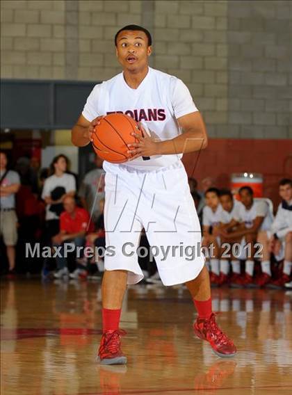 Thumbnail 1 in Lutheran vs Mater Dei (Nike Extravaganza) photogallery.
