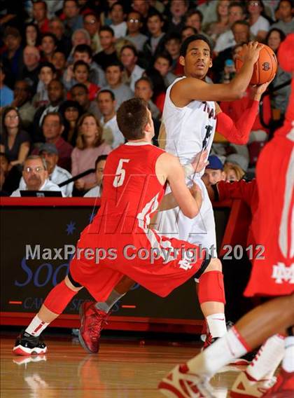 Thumbnail 1 in Lutheran vs Mater Dei (Nike Extravaganza) photogallery.