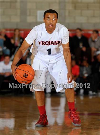 Thumbnail 2 in Lutheran vs Mater Dei (Nike Extravaganza) photogallery.