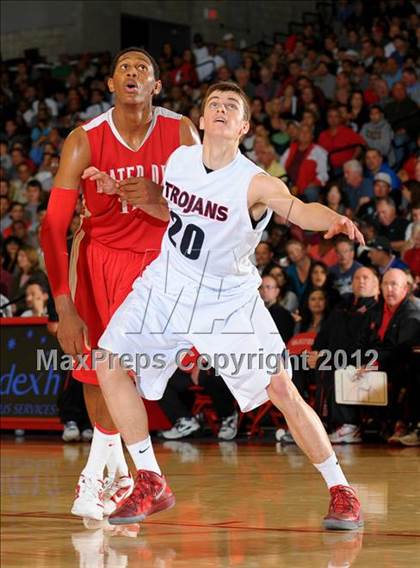 Thumbnail 3 in Lutheran vs Mater Dei (Nike Extravaganza) photogallery.