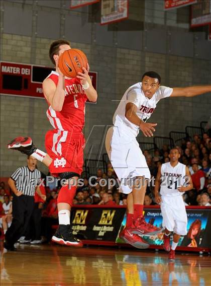 Thumbnail 3 in Lutheran vs Mater Dei (Nike Extravaganza) photogallery.