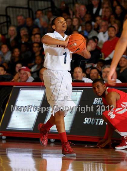 Thumbnail 2 in Lutheran vs Mater Dei (Nike Extravaganza) photogallery.