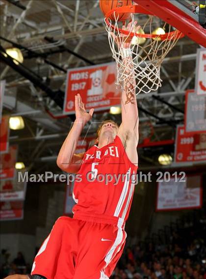 Thumbnail 1 in Lutheran vs Mater Dei (Nike Extravaganza) photogallery.
