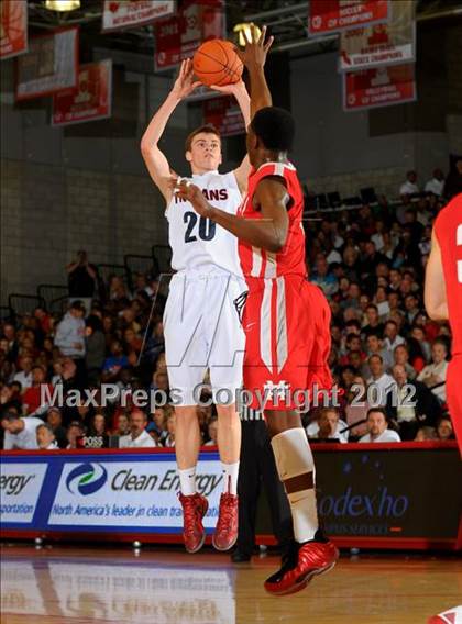 Thumbnail 3 in Lutheran vs Mater Dei (Nike Extravaganza) photogallery.