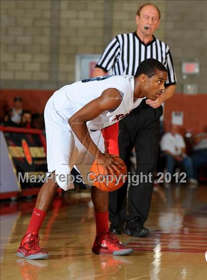 Thumbnail 3 in Lutheran vs Mater Dei (Nike Extravaganza) photogallery.