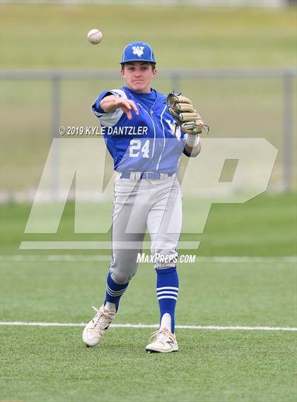 Thumbnail 3 in Celeste vs Windthorst (UIL 2A Region 2 Area Playoff) photogallery.