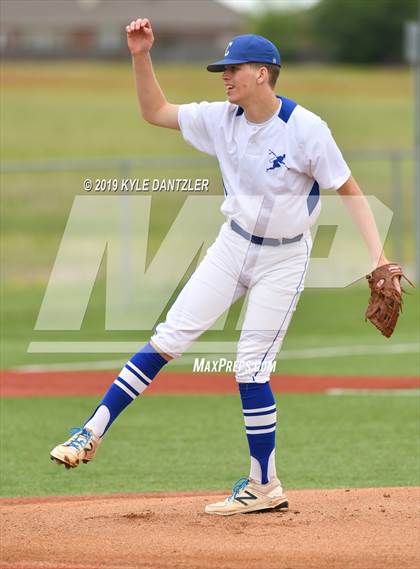 Thumbnail 3 in Celeste vs Windthorst (UIL 2A Region 2 Area Playoff) photogallery.
