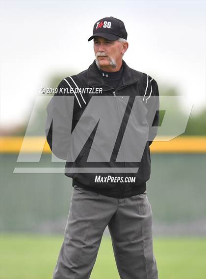 Thumbnail 3 in Celeste vs Windthorst (UIL 2A Region 2 Area Playoff) photogallery.