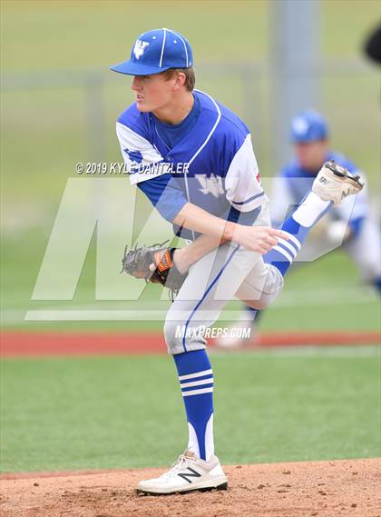 Thumbnail 2 in Celeste vs Windthorst (UIL 2A Region 2 Area Playoff) photogallery.