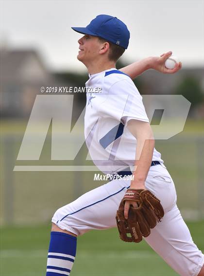 Thumbnail 2 in Celeste vs Windthorst (UIL 2A Region 2 Area Playoff) photogallery.