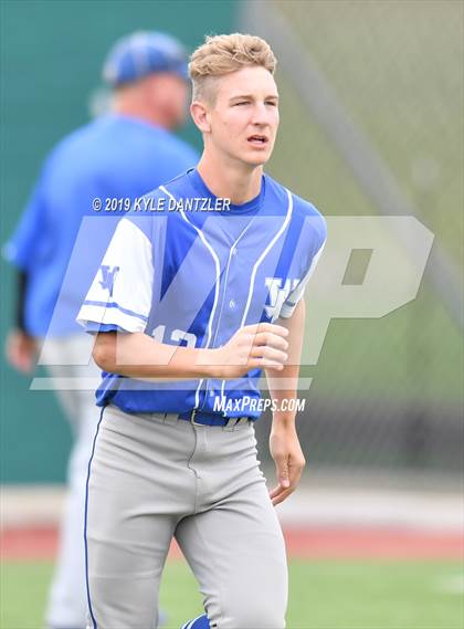 Thumbnail 3 in Celeste vs Windthorst (UIL 2A Region 2 Area Playoff) photogallery.
