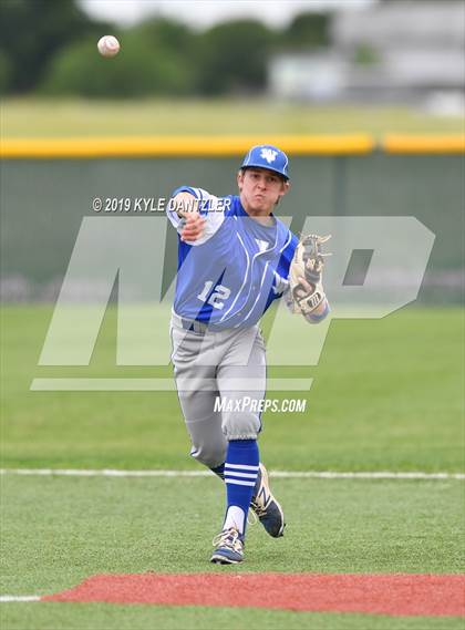 Thumbnail 3 in Celeste vs Windthorst (UIL 2A Region 2 Area Playoff) photogallery.