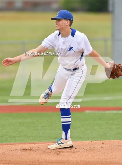Thumbnail 2 in Celeste vs Windthorst (UIL 2A Region 2 Area Playoff) photogallery.