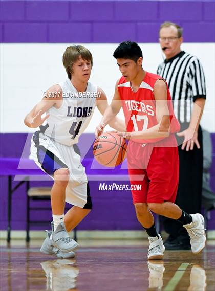 Thumbnail 1 in Lee Vining @ Yerington photogallery.
