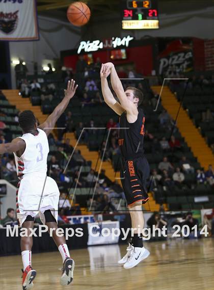 Thumbnail 2 in Jamestown vs. Union-Endicott (NYSPHSAA Class AA Semifinal) photogallery.