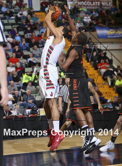 Thumbnail 2 in Jamestown vs. Union-Endicott (NYSPHSAA Class AA Semifinal) photogallery.