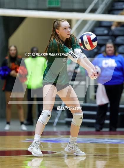 Thumbnail 1 in Grand Oaks vs. Prosper (UIL 6A Volleyball Semifinal) photogallery.