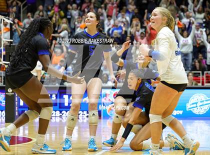 Thumbnail 2 in Grand Oaks vs. Prosper (UIL 6A Volleyball Semifinal) photogallery.