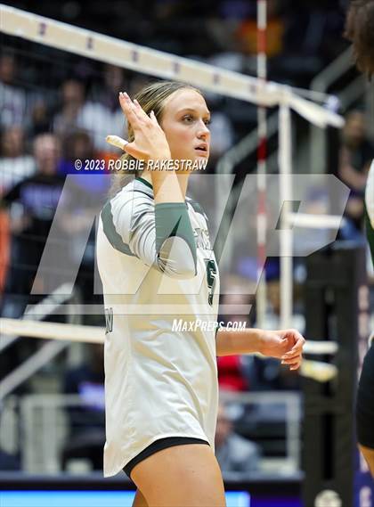 Thumbnail 1 in Grand Oaks vs. Prosper (UIL 6A Volleyball Semifinal) photogallery.