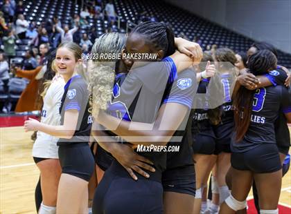 Thumbnail 3 in Grand Oaks vs. Prosper (UIL 6A Volleyball Semifinal) photogallery.