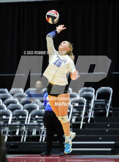 Thumbnail 3 in Grand Oaks vs. Prosper (UIL 6A Volleyball Semifinal) photogallery.