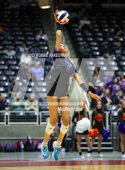 Thumbnail 2 in Grand Oaks vs. Prosper (UIL 6A Volleyball Semifinal) photogallery.