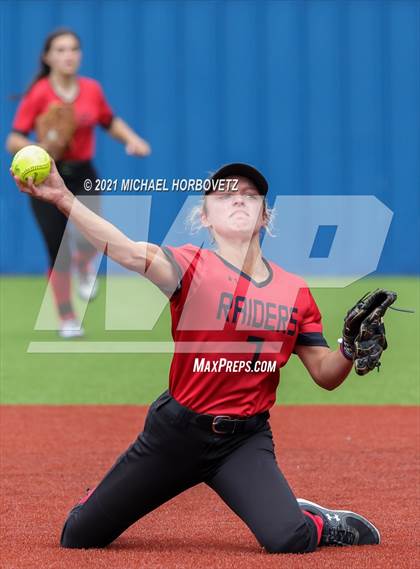 Thumbnail 1 in Tyler Legacy @ Sachse (UIL 6A Bi-District Playoff) photogallery.