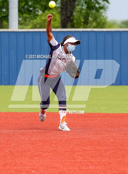 Thumbnail 3 in Tyler Legacy @ Sachse (UIL 6A Bi-District Playoff) photogallery.