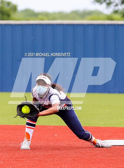 Thumbnail 2 in Tyler Legacy @ Sachse (UIL 6A Bi-District Playoff) photogallery.