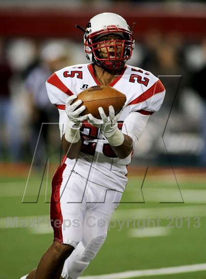 Thumbnail 1 in Salpointe Catholic vs. Chaparral (AIA D2 Final) photogallery.