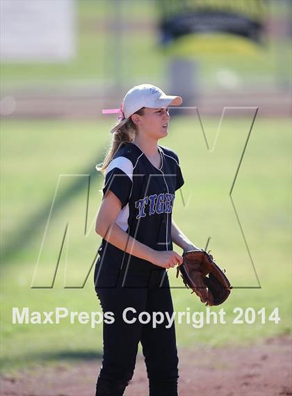 Thumbnail 2 in Tucson High Magnet School vs Marana (Tucson High Badger Invitational) photogallery.