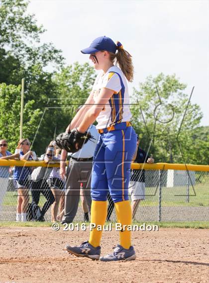 Thumbnail 3 in Seymour vs. Stonington (CIAC Class M Semifinal) photogallery.