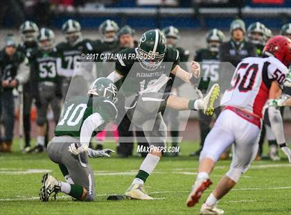 Thumbnail 3 in Glens Falls vs. Pleasantville (NYSPHSAA Class B Semifinals) photogallery.