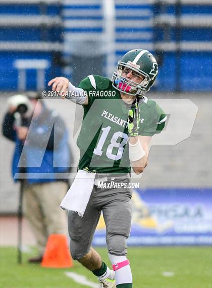Thumbnail 2 in Glens Falls vs. Pleasantville (NYSPHSAA Class B Semifinals) photogallery.