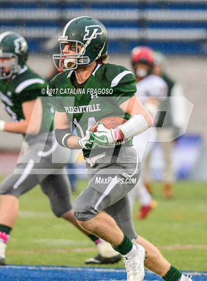 Thumbnail 1 in Glens Falls vs. Pleasantville (NYSPHSAA Class B Semifinals) photogallery.