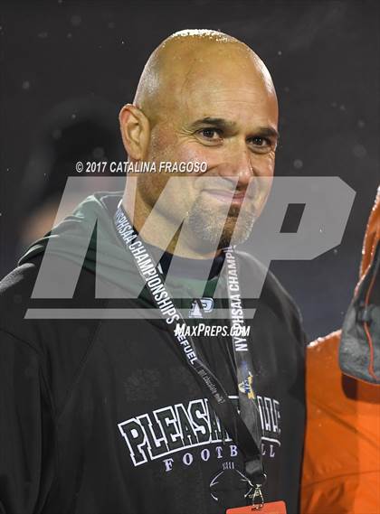 Thumbnail 3 in Glens Falls vs. Pleasantville (NYSPHSAA Class B Semifinals) photogallery.