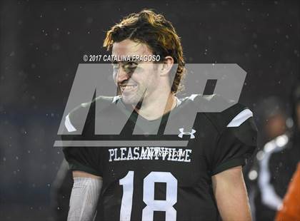 Thumbnail 3 in Glens Falls vs. Pleasantville (NYSPHSAA Class B Semifinals) photogallery.