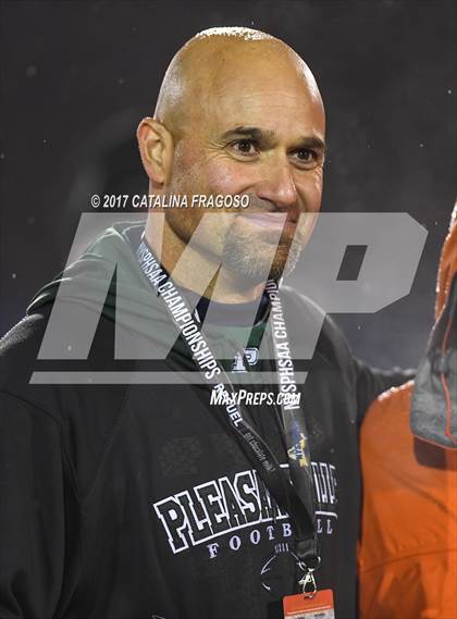 Thumbnail 2 in Glens Falls vs. Pleasantville (NYSPHSAA Class B Semifinals) photogallery.