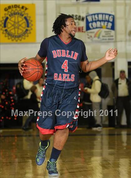 Thumbnail 2 in Dublin vs. Salesian (G.I.B.T.) photogallery.